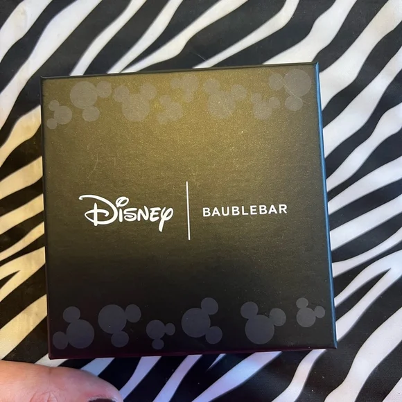 Baublebar Disney Minnie Mouse Angel Post Back Earrings New In Box - Picture 4 of 5